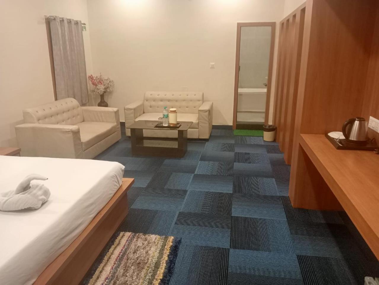 The Prestige Hotel & Convention Panposh Bagian luar foto